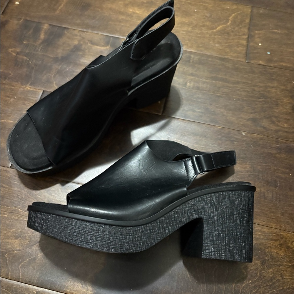 Pierre Dumas Black Slingback Platform Sandals